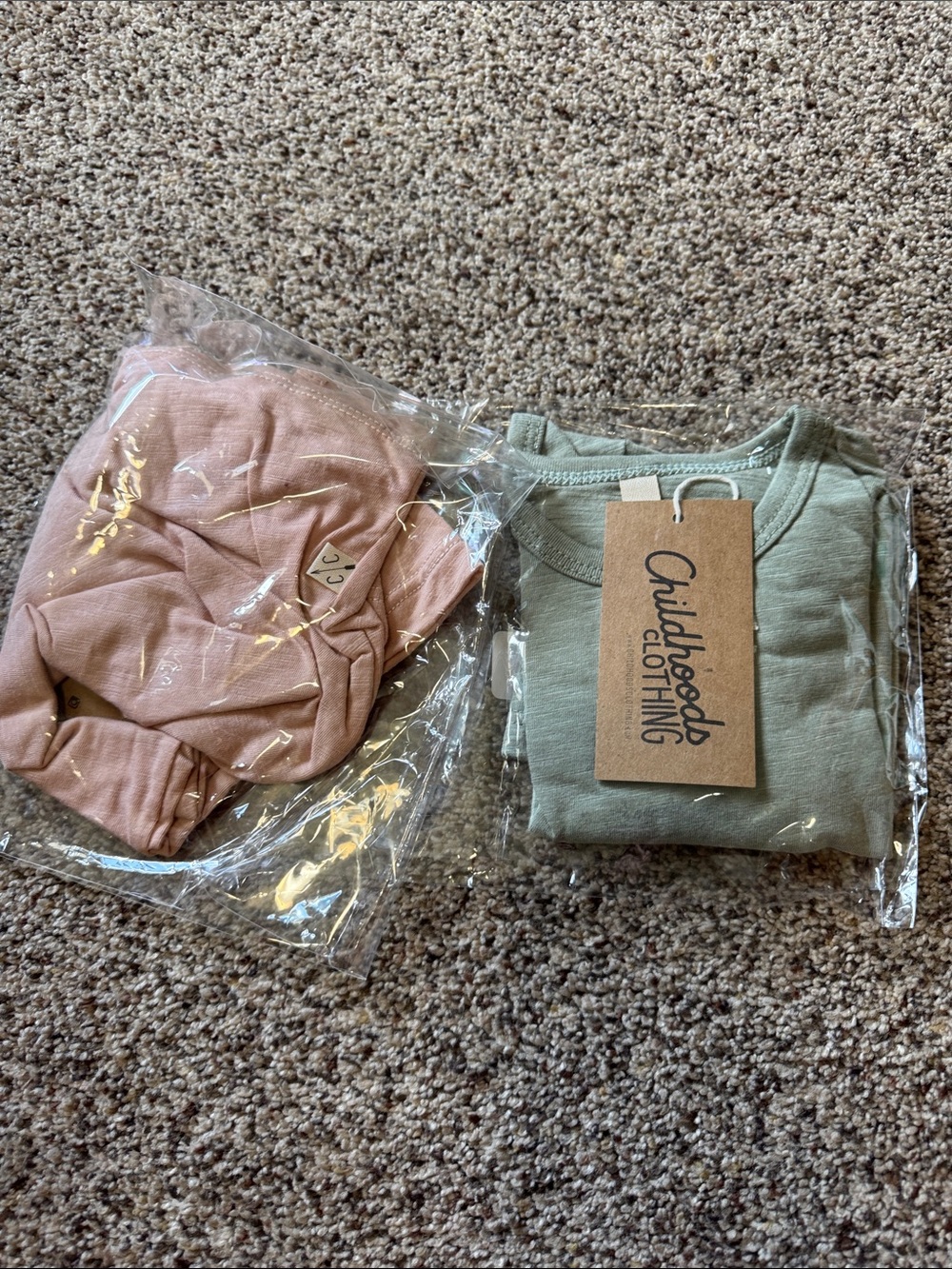 Childhoods basic Tee bundle - Picture 2 of 2